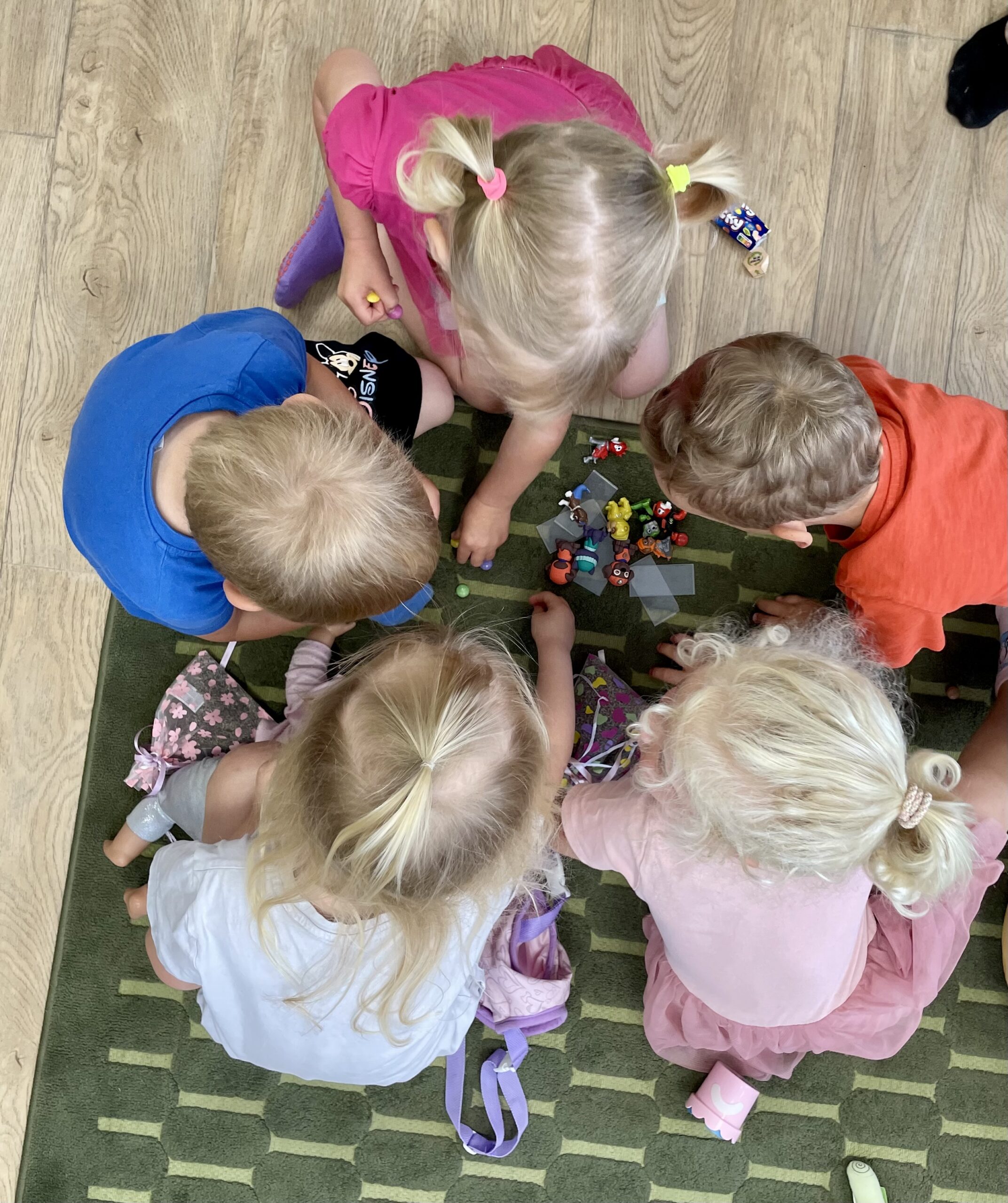 Knihomolík – Theo a Lily